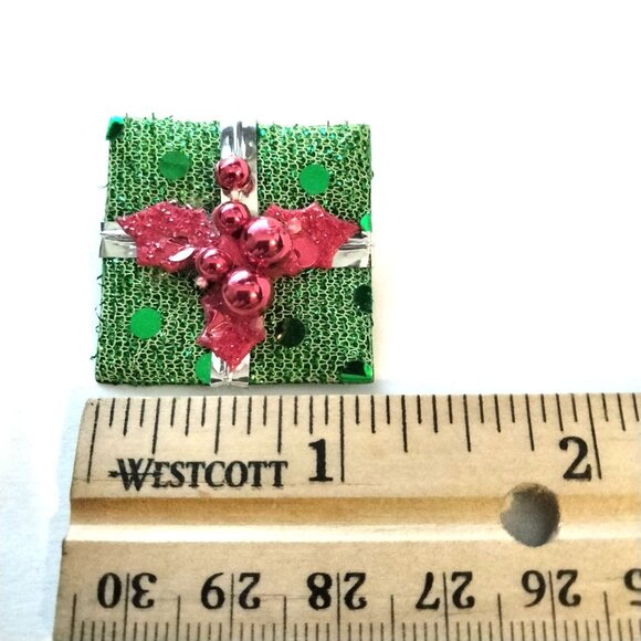 Christmas Present Pin Brooch Green Gift Package REd Ribbon Holly Holiday Jewelry - Picture 5 of 5